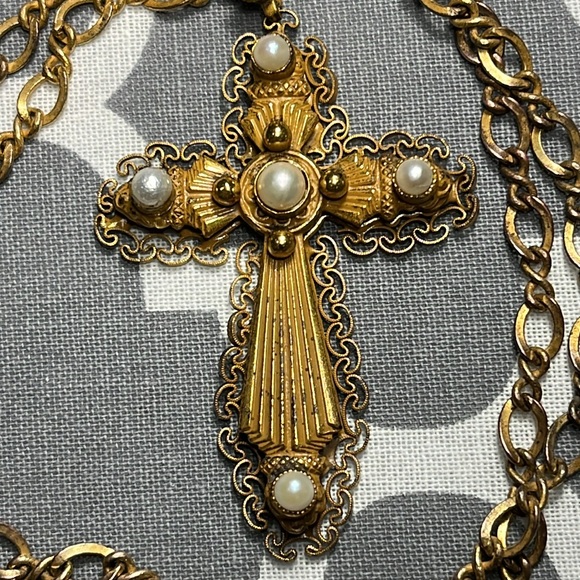 Hobe Vintage Filigree Cross with tiny pearls with 20” gold tone chain. - Picture 16 of 16